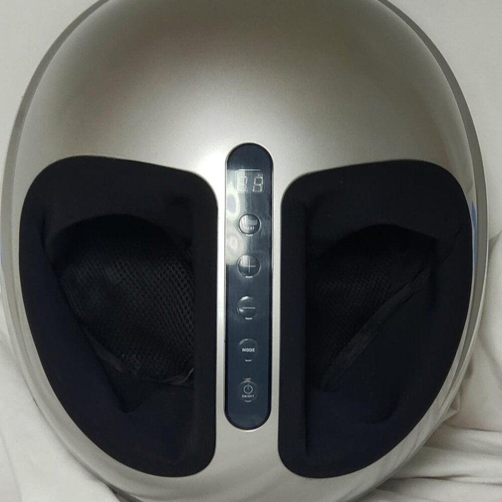 UCOMFY SHIATSU FOOT MASSAGER WITH HEAT MODEL 9623FE SILVER 120V